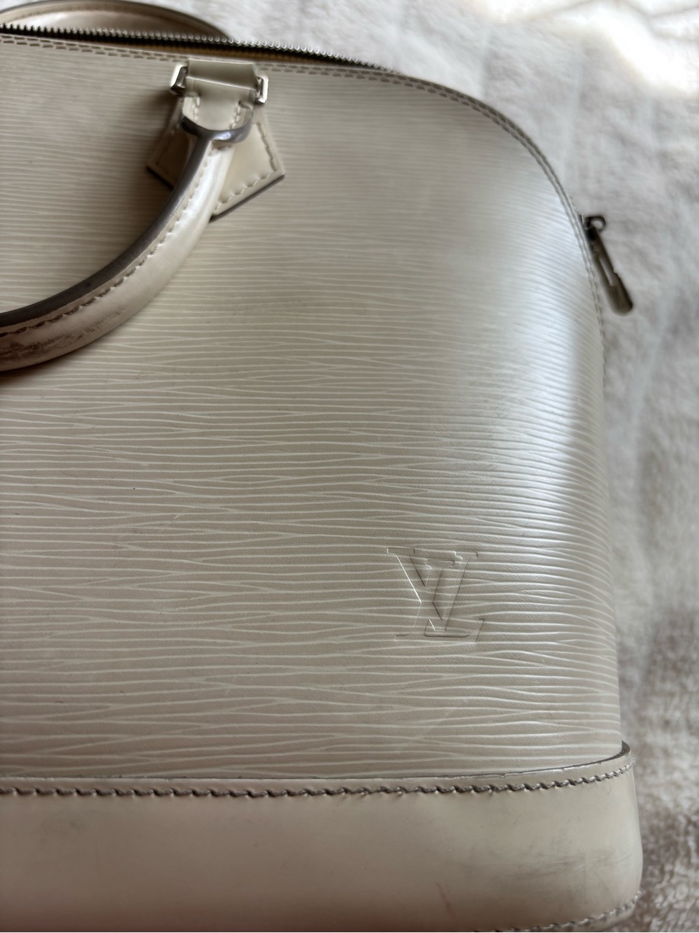 Louis Vuitton Ivory Leather Alma - Picture 5 of 7